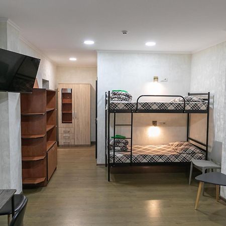 Alina Hotel & Hostel Uzjhorod Eksteriør bilde