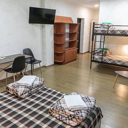 Alina Hotel & Hostel Uzjhorod Eksteriør bilde
