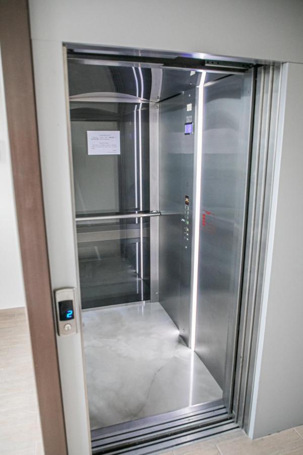 Alina Hotel & Hostel Uzjhorod Eksteriør bilde