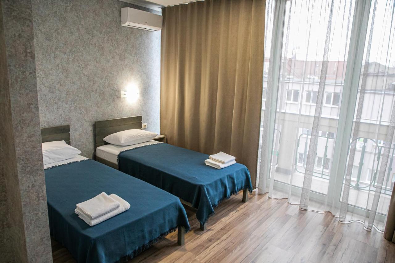 Alina Hotel & Hostel Uzjhorod Eksteriør bilde