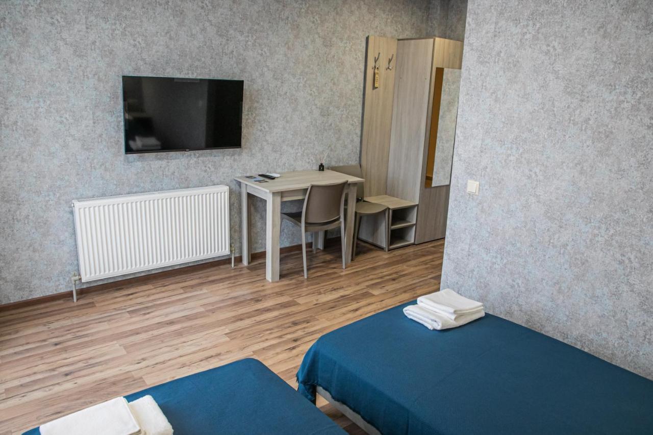 Alina Hotel & Hostel Uzjhorod Eksteriør bilde