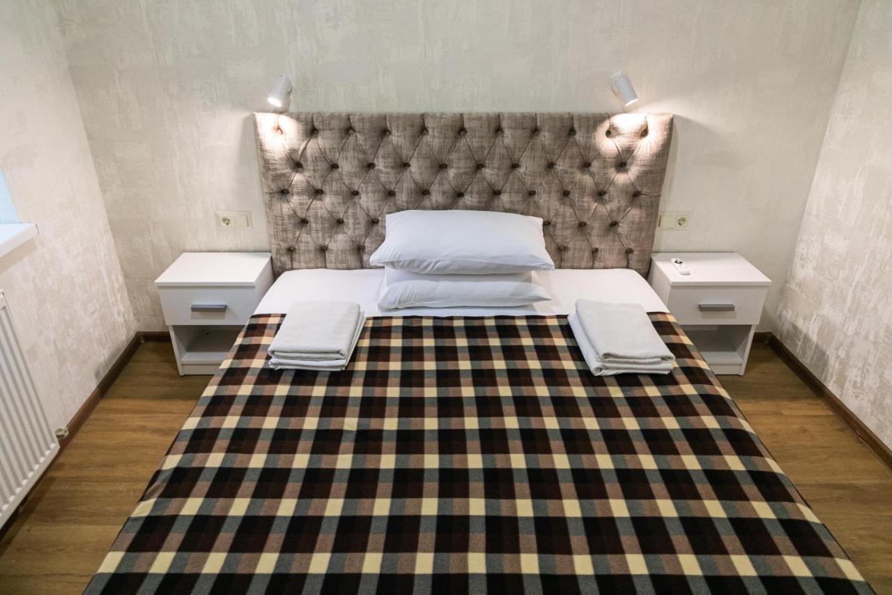 Alina Hotel & Hostel Uzjhorod Eksteriør bilde