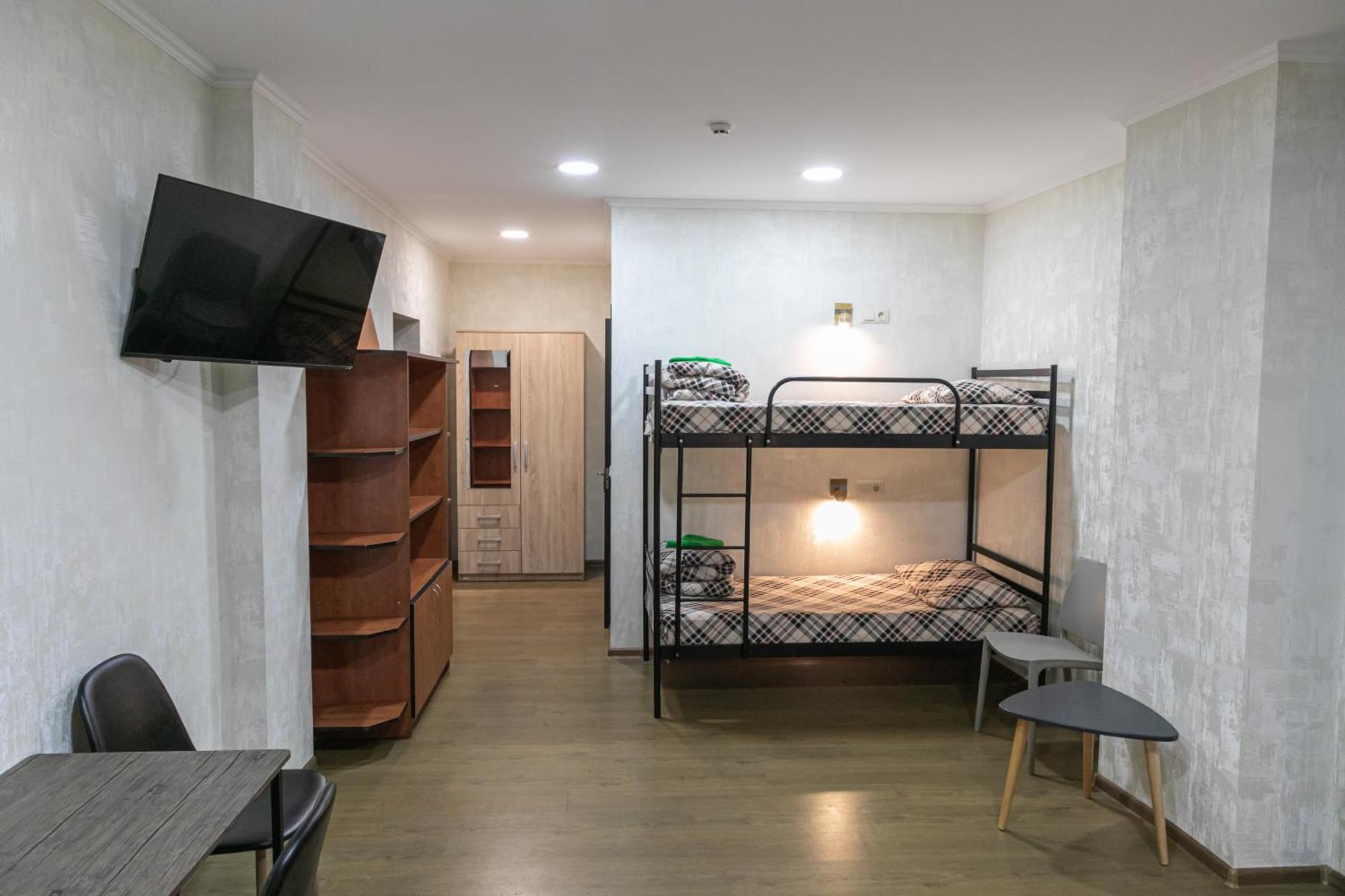Alina Hotel & Hostel Uzjhorod Eksteriør bilde