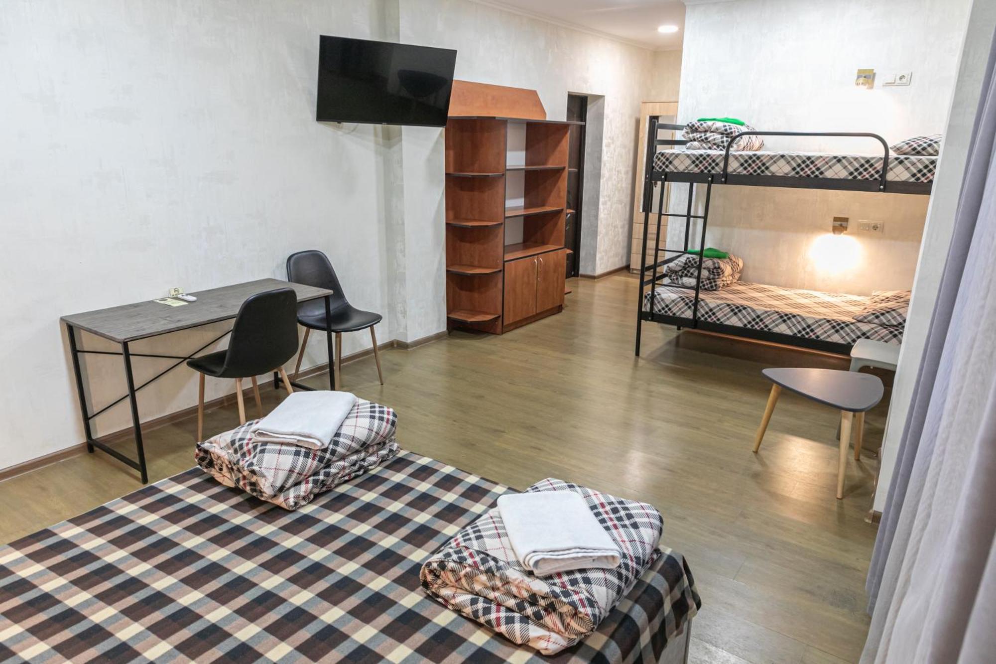 Alina Hotel & Hostel Uzjhorod Eksteriør bilde