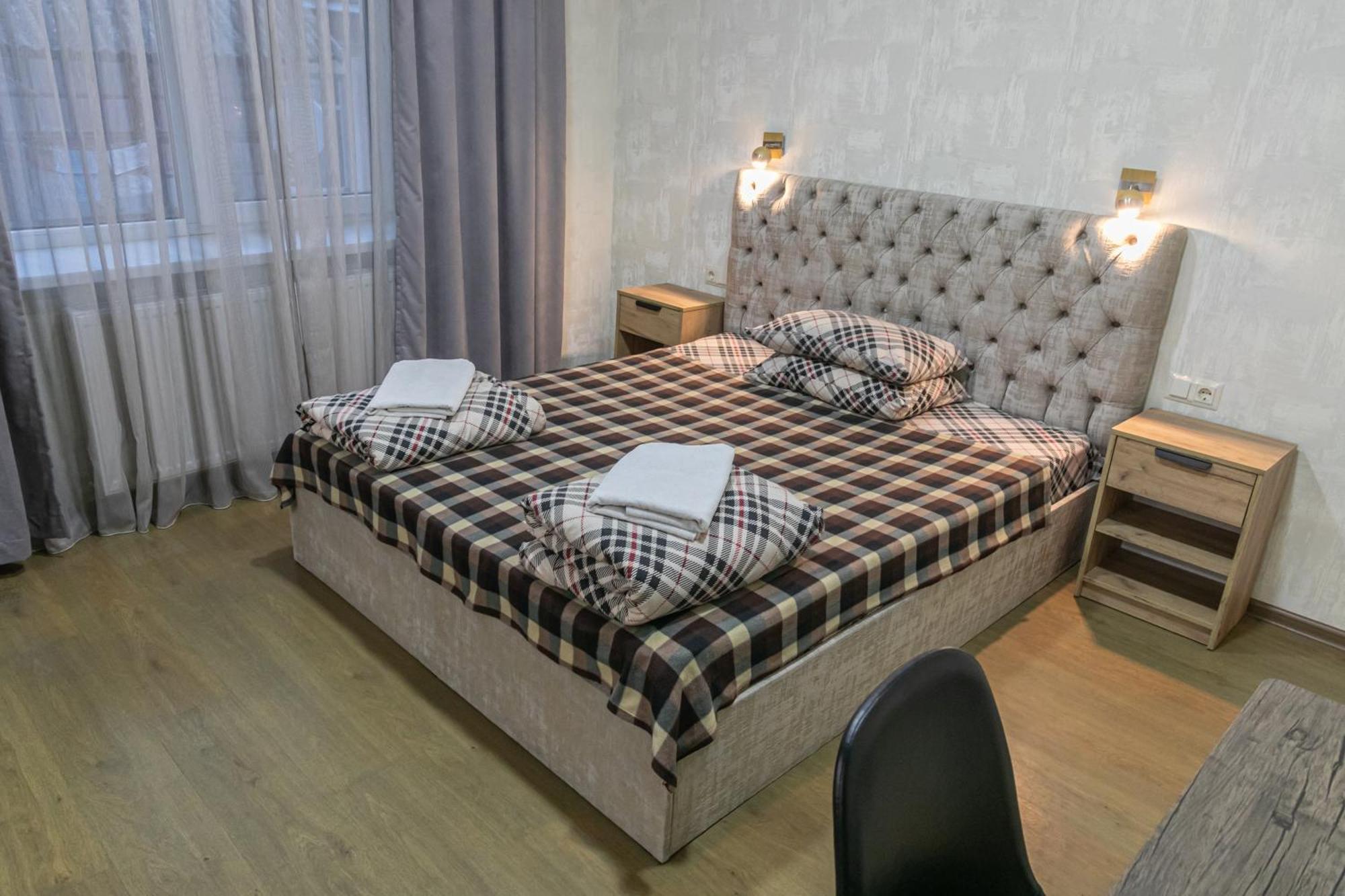 Alina Hotel & Hostel Uzjhorod Eksteriør bilde
