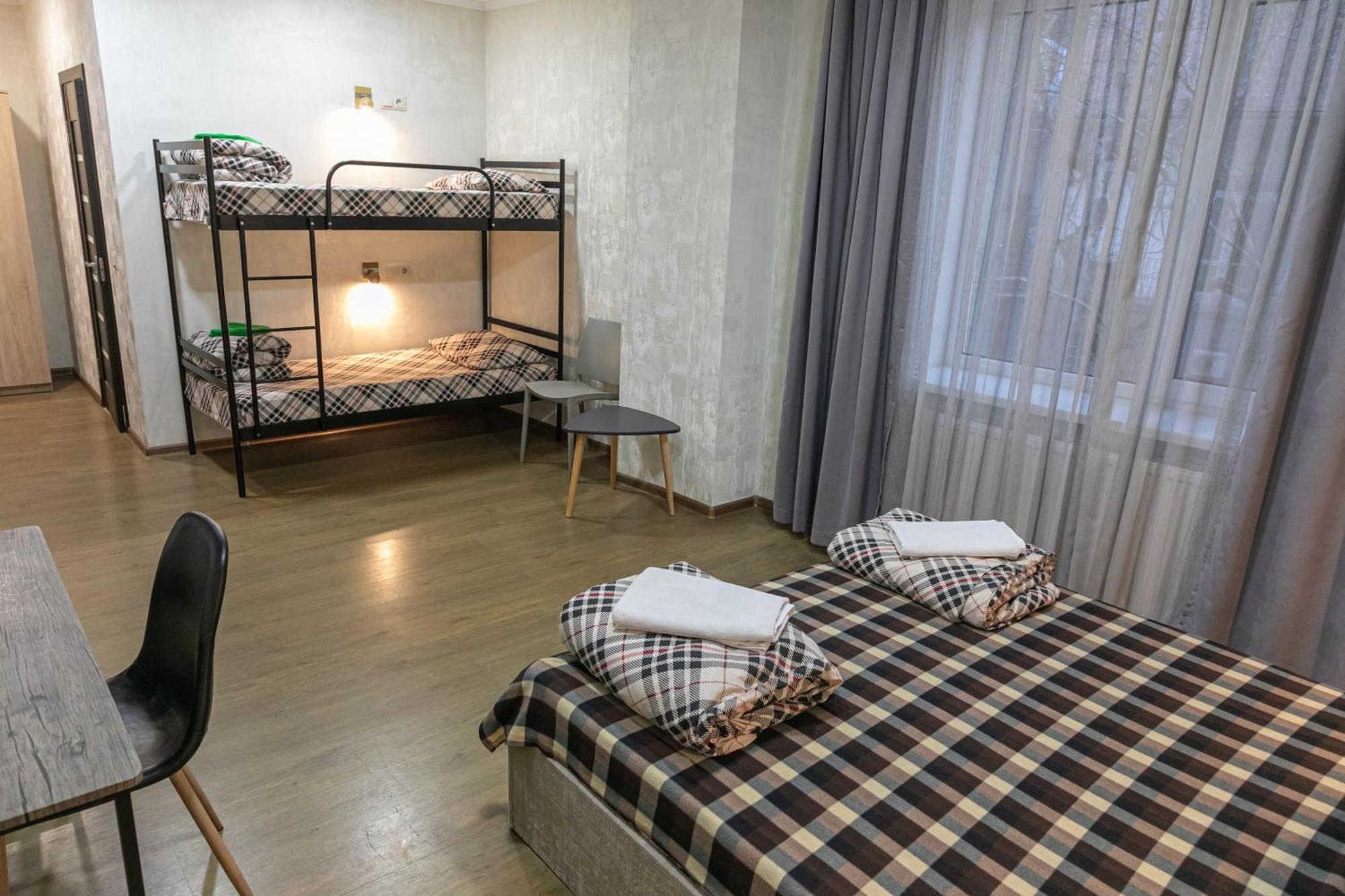 Alina Hotel & Hostel Uzjhorod Eksteriør bilde