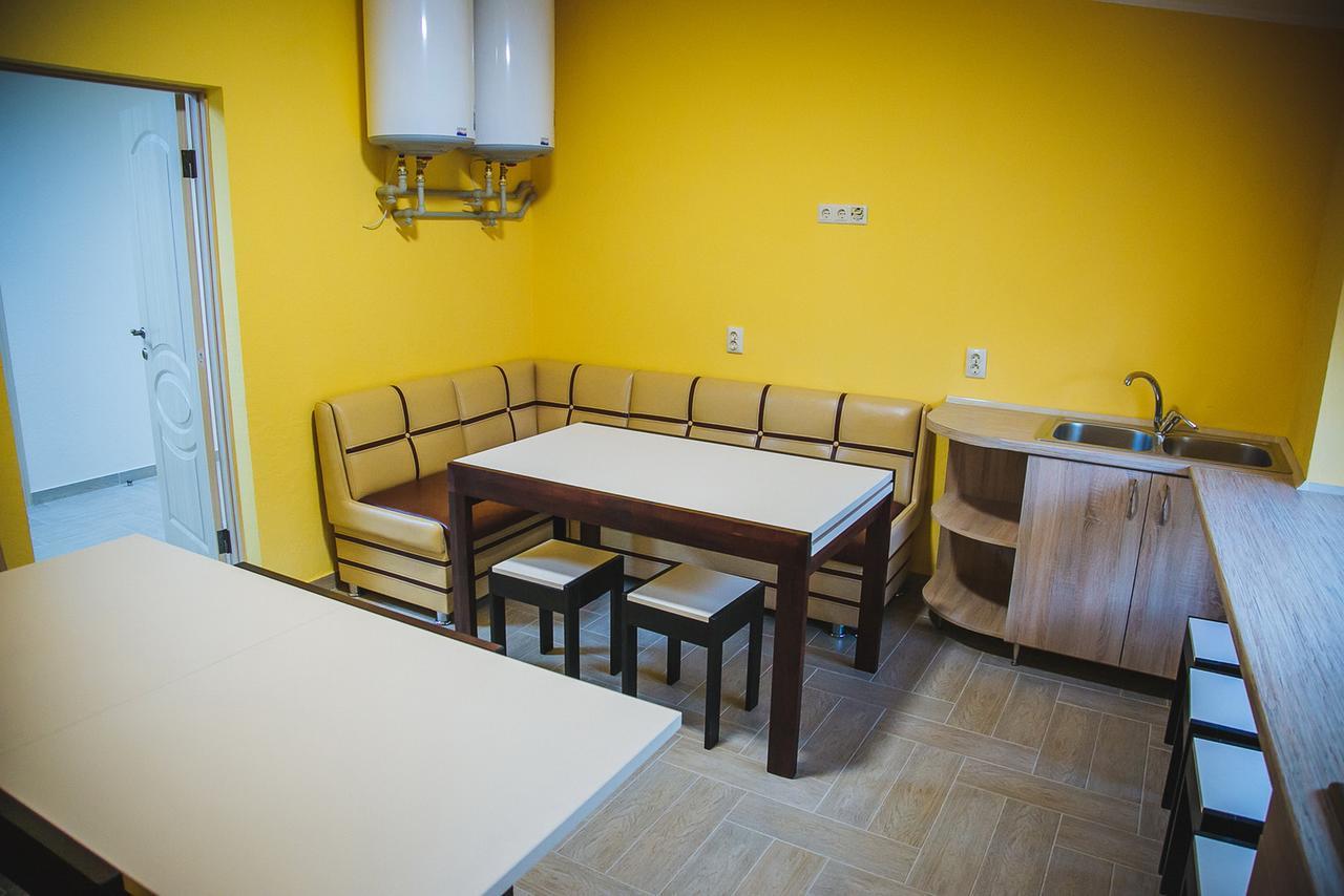 Alina Hotel & Hostel Uzjhorod Eksteriør bilde