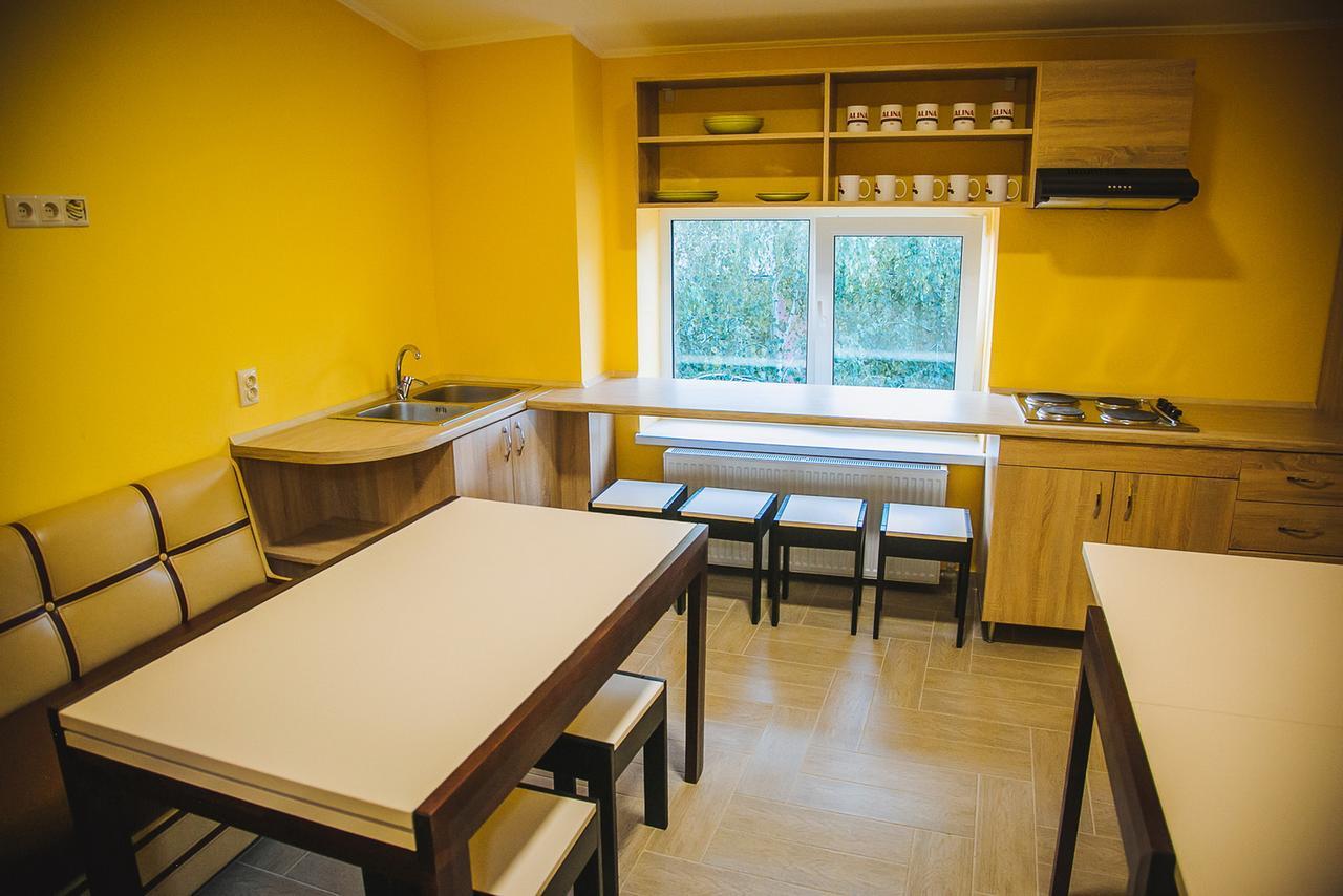 Alina Hotel & Hostel Uzjhorod Eksteriør bilde