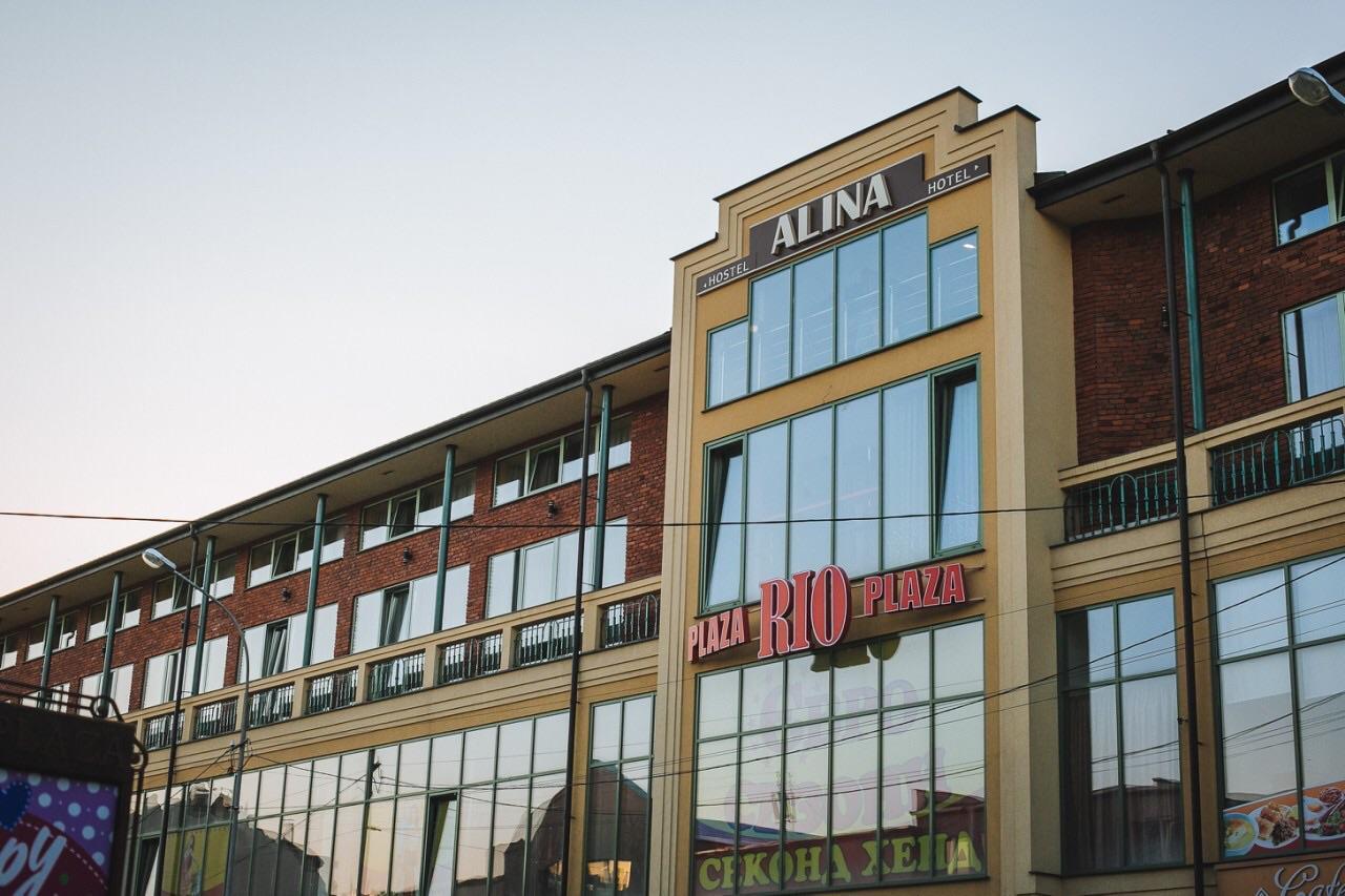 Alina Hotel & Hostel Uzjhorod Eksteriør bilde