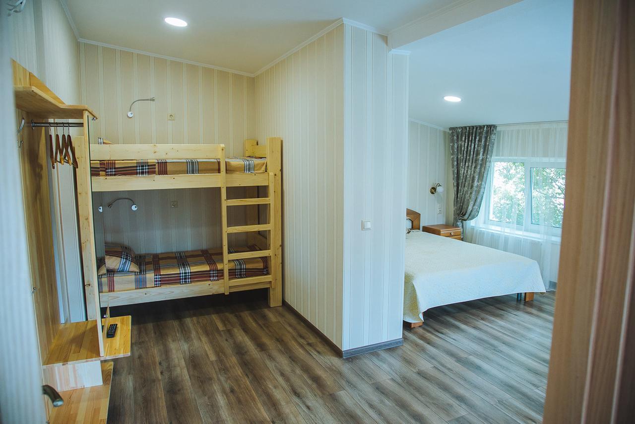 Alina Hotel & Hostel Uzjhorod Eksteriør bilde